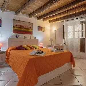 https://la-casetta-di-sara.palermohotels.org